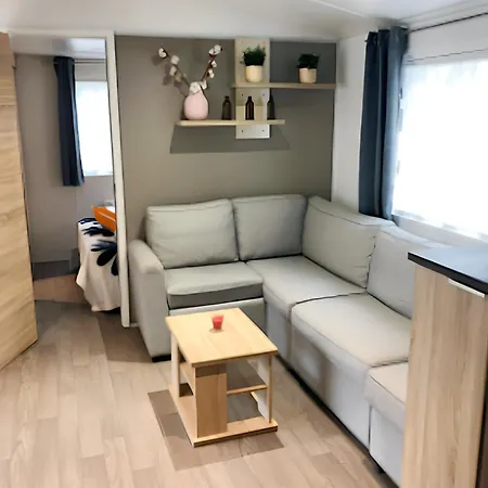 A Avec Piscine Partagee