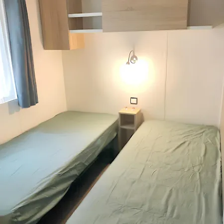 A Avec Piscine Partagee *